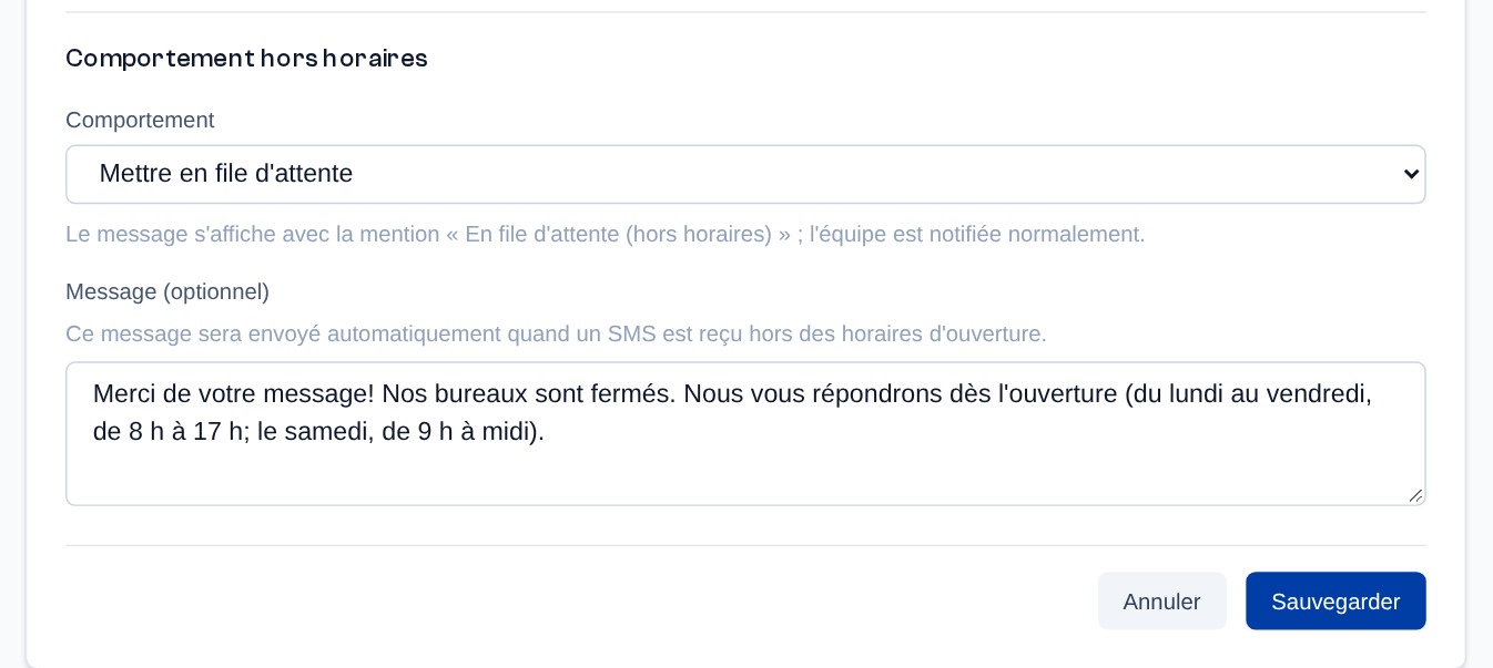 Plus bas dans le même formulaire : le comportement hors horaires et le message automatique facultatif, puis « Sauvegarder ».